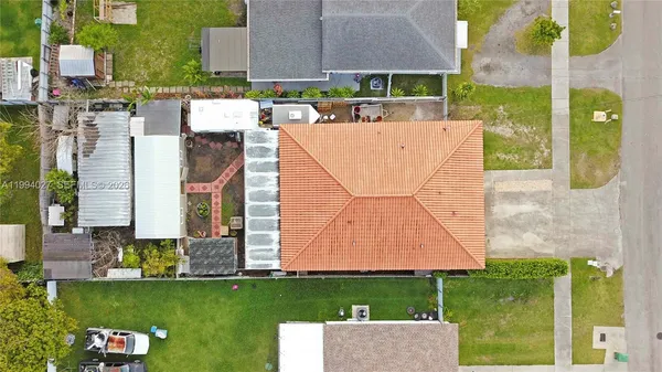 a view of a house with backyard and porch