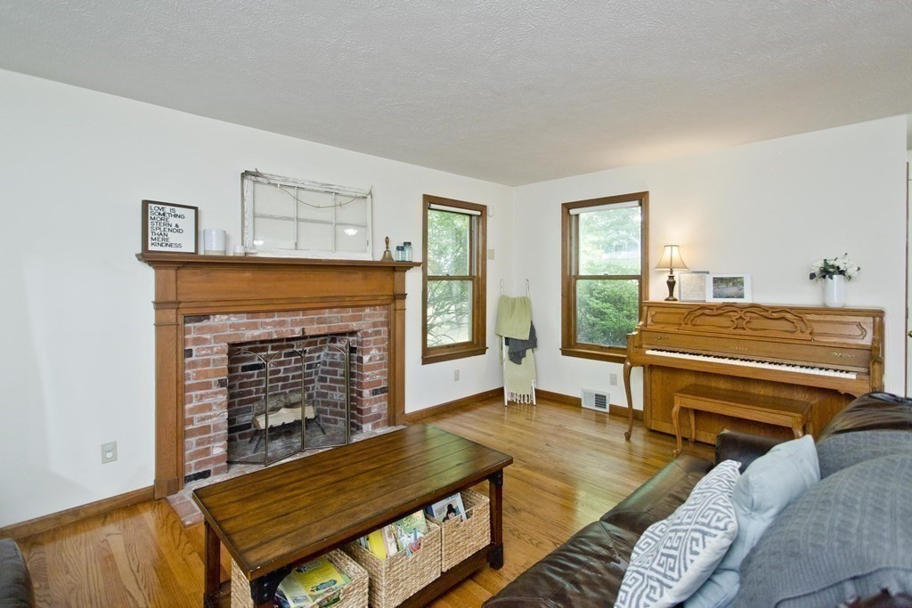 20 Old Farm Road Palmer, MA 01069 - Photo 8 of 33 Gallery Image 8