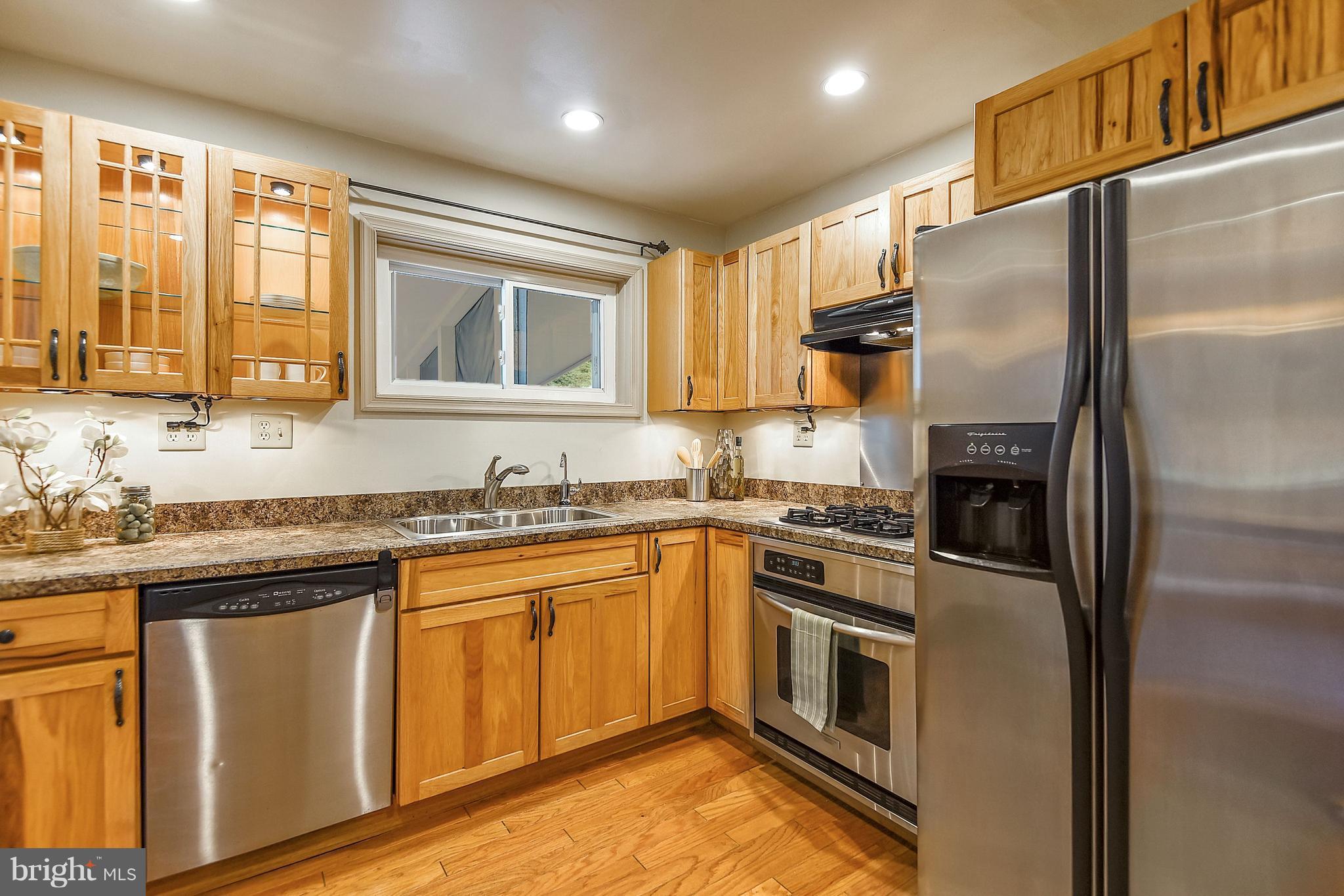 7102 Fort Hunt Road Alexandria, VA 22307 - Photo 1 of 30 Kitchen