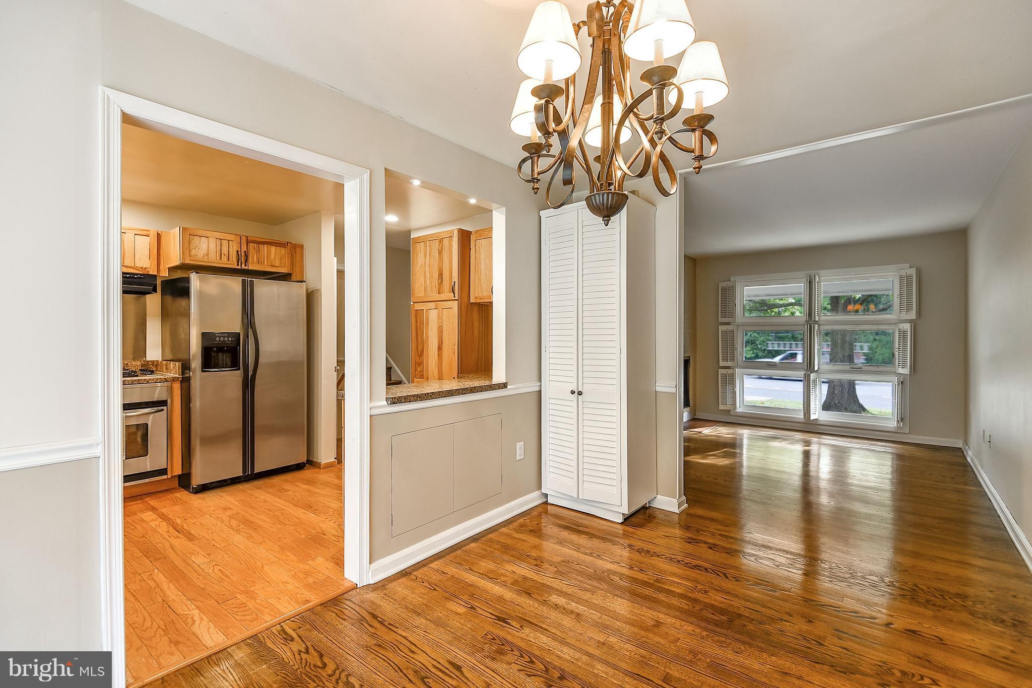 7102 Fort Hunt Road Alexandria, VA 22307 - Photo 12 of 30 Dining /living/kitchen