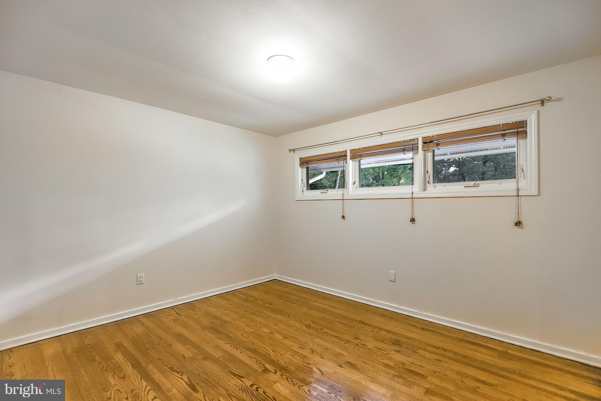 7102 Fort Hunt Road Alexandria, VA 22307 - Photo 16 of 30 Second Bedroom