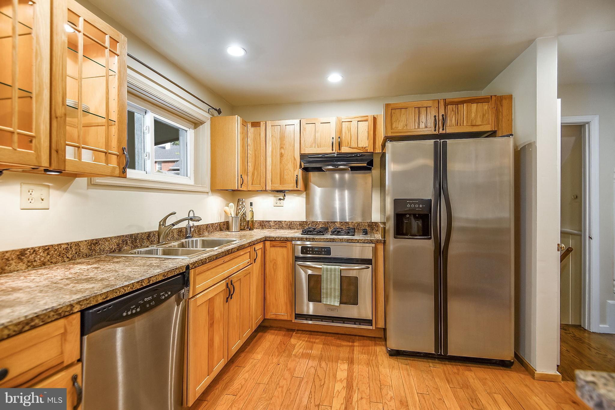 7102 Fort Hunt Road Alexandria, VA 22307 - Photo 9 of 30 Kitchen