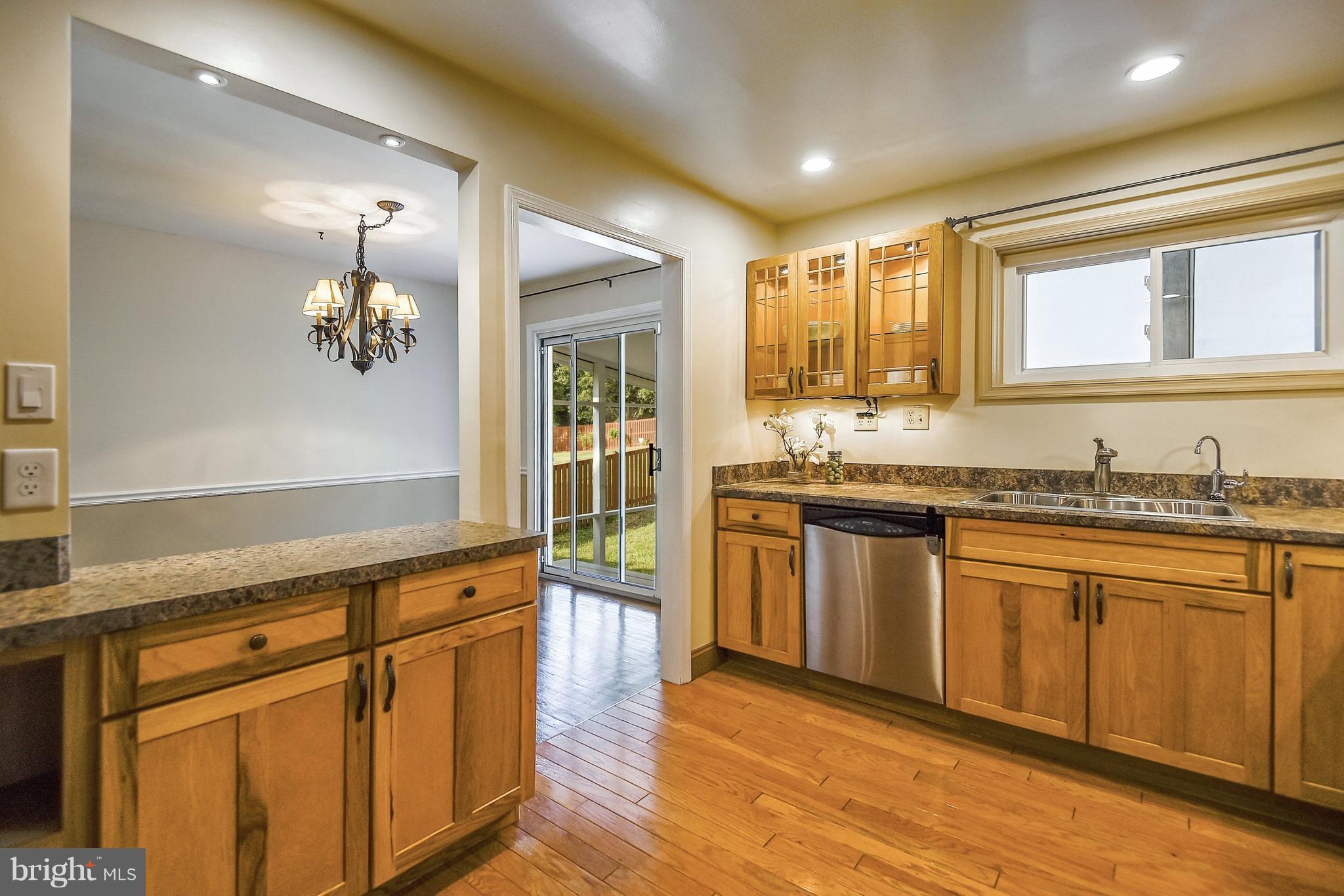 7102 Fort Hunt Road Alexandria, VA 22307 - Photo 10 of 30 Kitchen