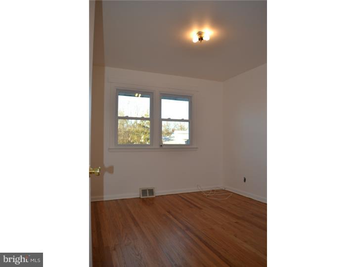 404 Yorkshire Road Cherry Hill, NJ 08034 - Photo 15 of 20