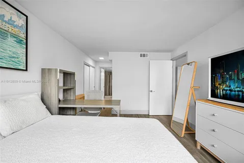 $425,000 | 1418 Collins Avenue, Unit 302, Miami Beach, FL 33139