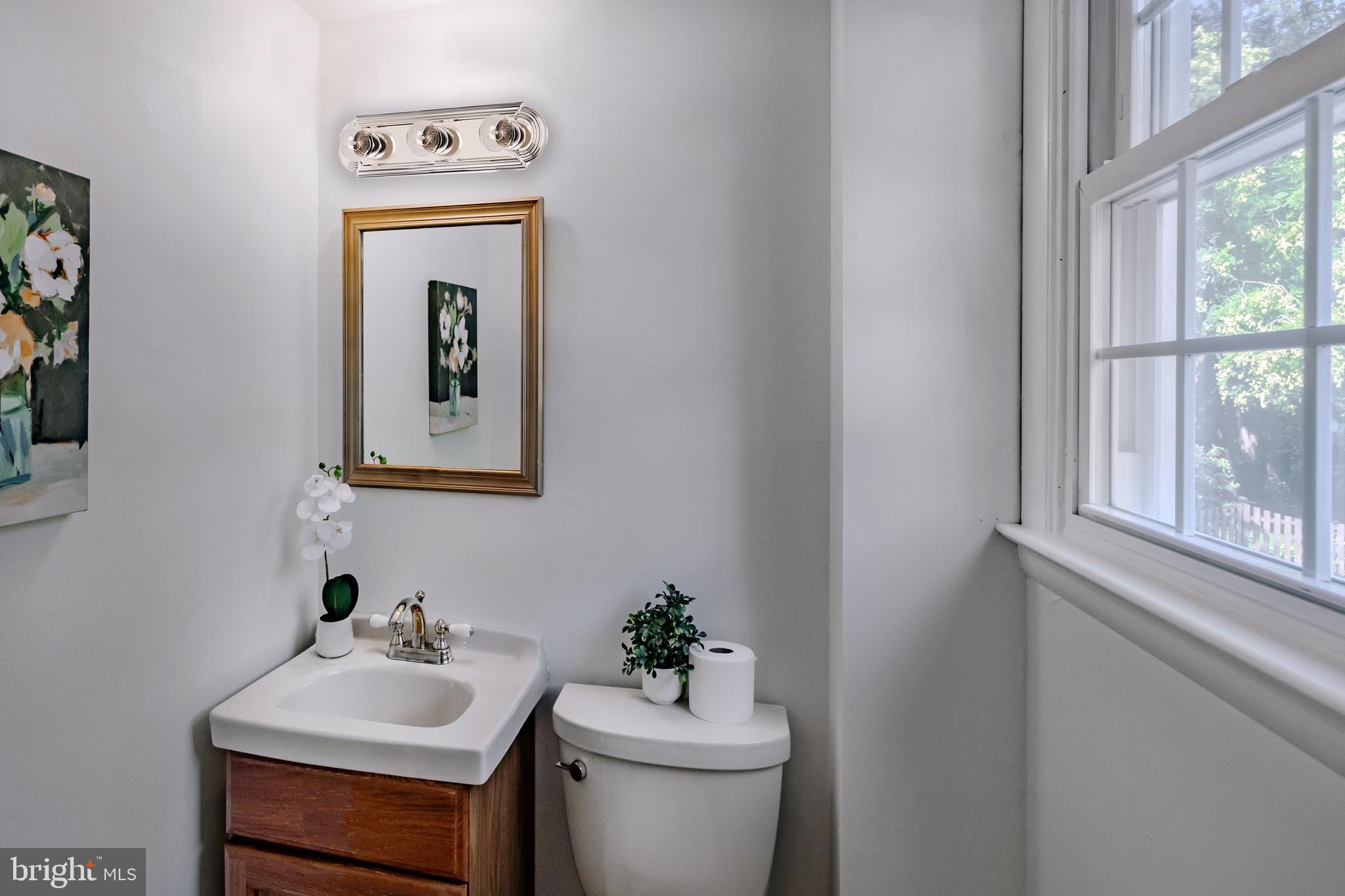 30 Llandillo Road Havertown, PA 19083 - Photo 27 of 47 a bathroom with a toilet a sink and mirror