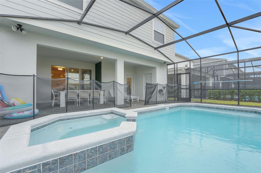 4450 Kaipo Road Davenport, FL 33897 - Photo 20 of 66 a bathroom with a large tub and shower