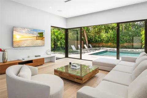 $3,350,000 | 260 Northwest 47th Street, Miami, FL 33127