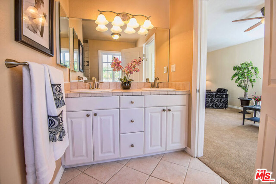 7830 West 83rd Street Playa del Rey, CA 90293 - Photo 41 of 74 a very nice looking room with a large window