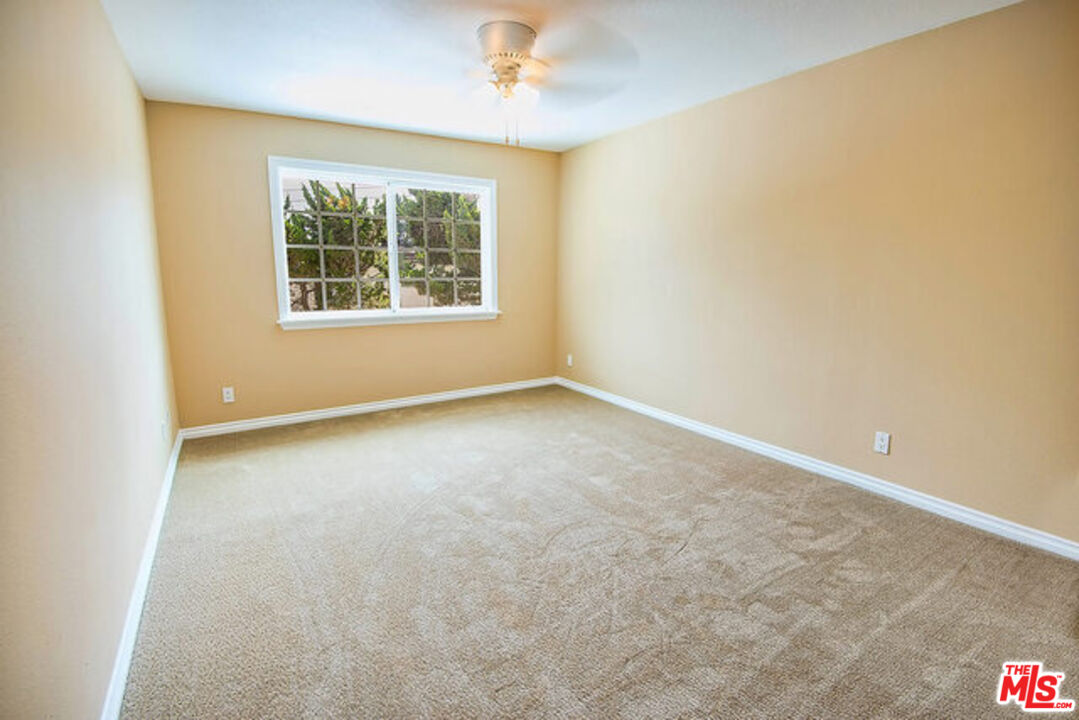 7830 West 83rd Street Playa del Rey, CA 90293 - Photo 42 of 74 an empty room with windows