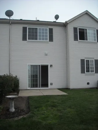 $2,075 | 1096 Clover Drive, Minooka, IL 60447