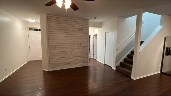 $2,075 | 1096 Clover Drive, Minooka, IL 60447