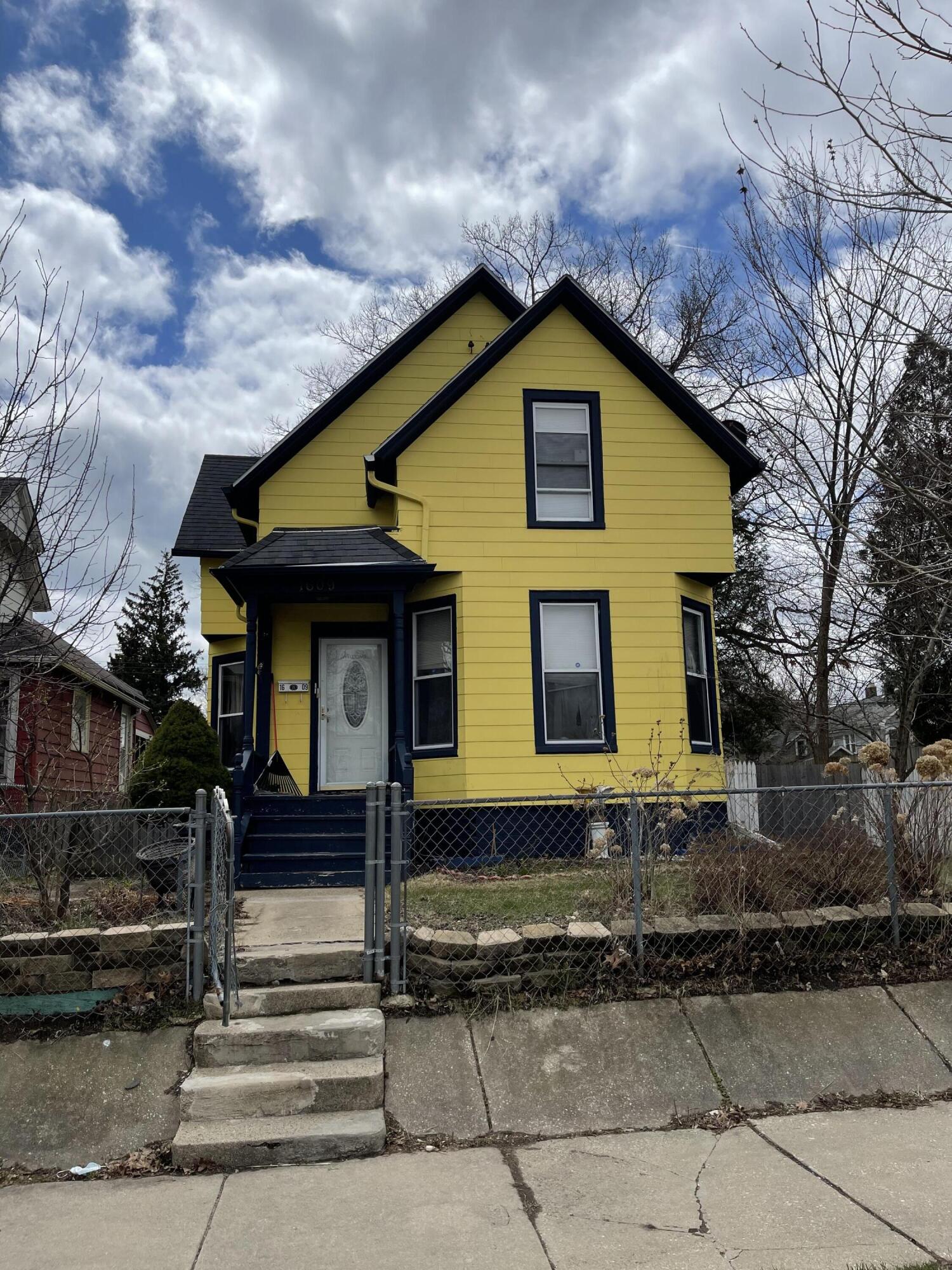 1609 Maple Street Racine, WI 53404 - Photo 1 of 1 88CF2177-C8B5-41B6-92DA-676DB48DD11B