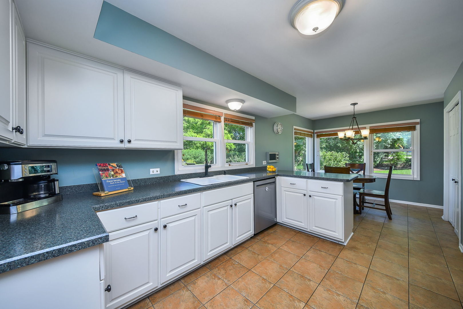 588 Williamsburg Road Glen Ellyn, IL 60137 - Photo 17 of 53