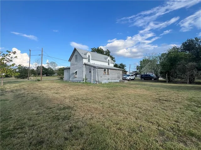 $109,900 | 201 North Wiebusch Street, Riesel, TX 76682