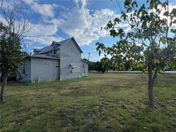 $109,900 | 201 North Wiebusch Street, Riesel, TX 76682