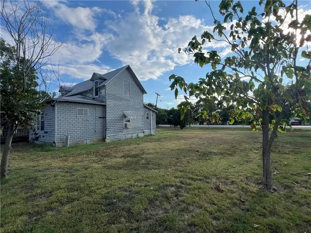 $109,900 | 201 North Wiebusch Street, Riesel, TX 76682