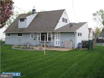 32 Quail Road Levittown, PA 19057 - Photo 3 of 12 Exterior Back