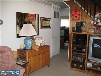 32 Quail Road Levittown, PA 19057 - Photo 6 of 12 Living Room