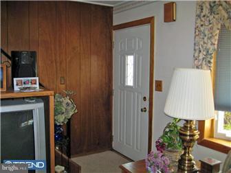 32 Quail Road Levittown, PA 19057 - Photo 7 of 12 Living Room
