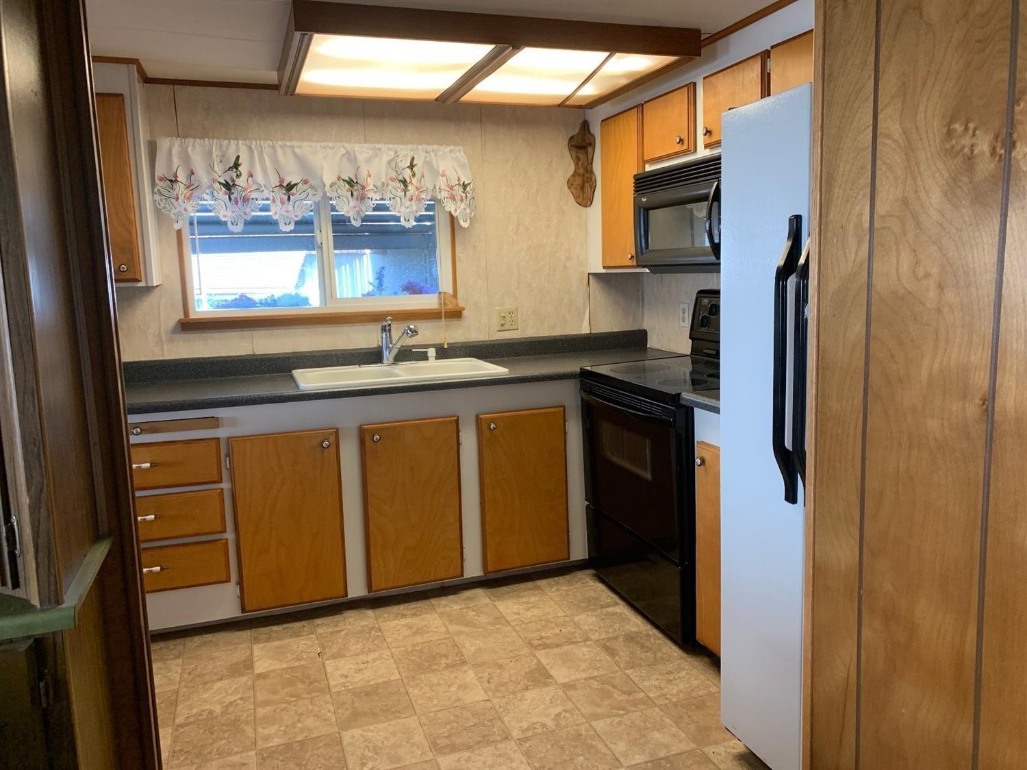 2421 Southwest Webster Road Grants Pass, OR 97526 - Photo 6 of 21 View of kitchen from dining room