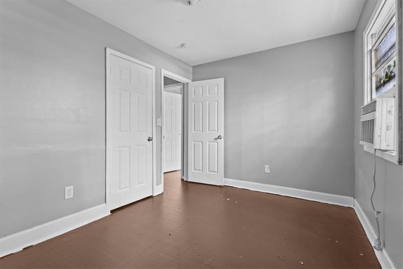 685 Bolton Road Northwest Atlanta, GA 30331 - Photo 14 of 21 a view of empty room with window