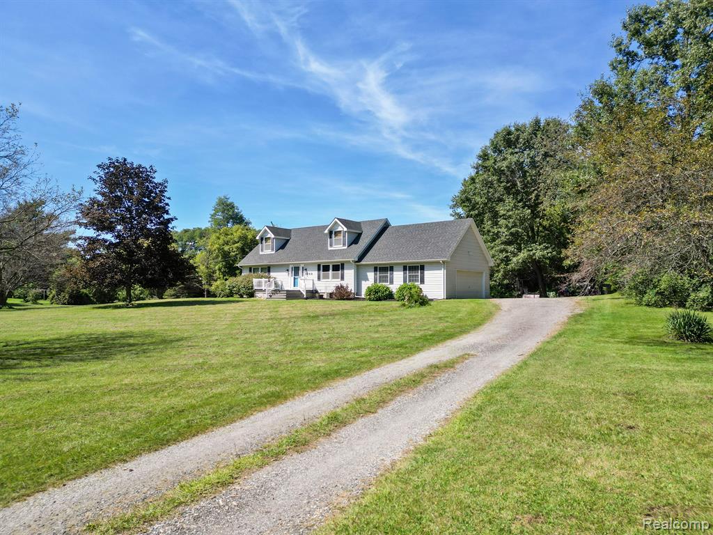 1288 Taylor Road Brighton, MI 48114 - Photo 4 of 56