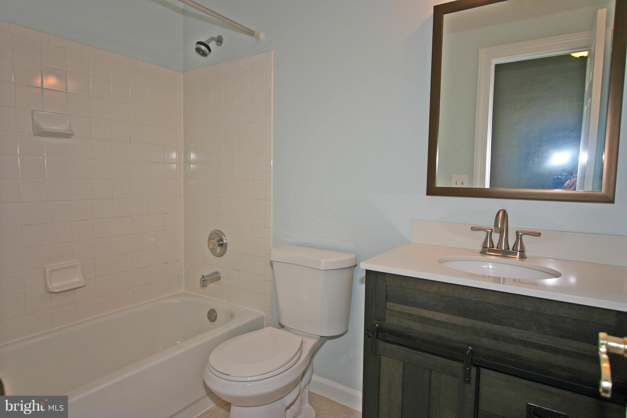 3642 Ransom Place Alexandria, VA 22306 - Photo 22 of 30 Upper Hall Bath