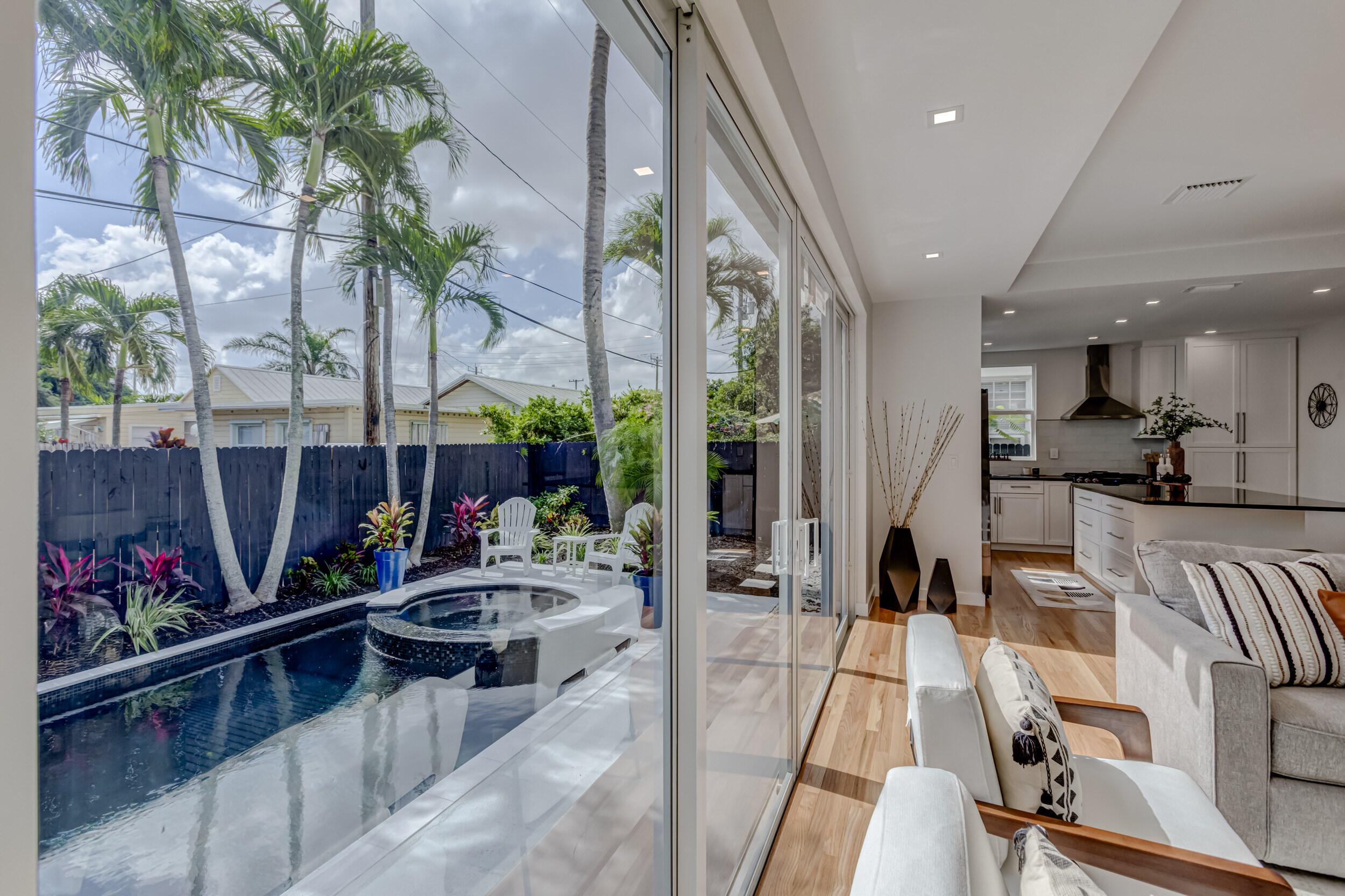 326 Monceaux Road West Palm Beach, FL 33405 - Photo 12 of 58 60_320a3509js