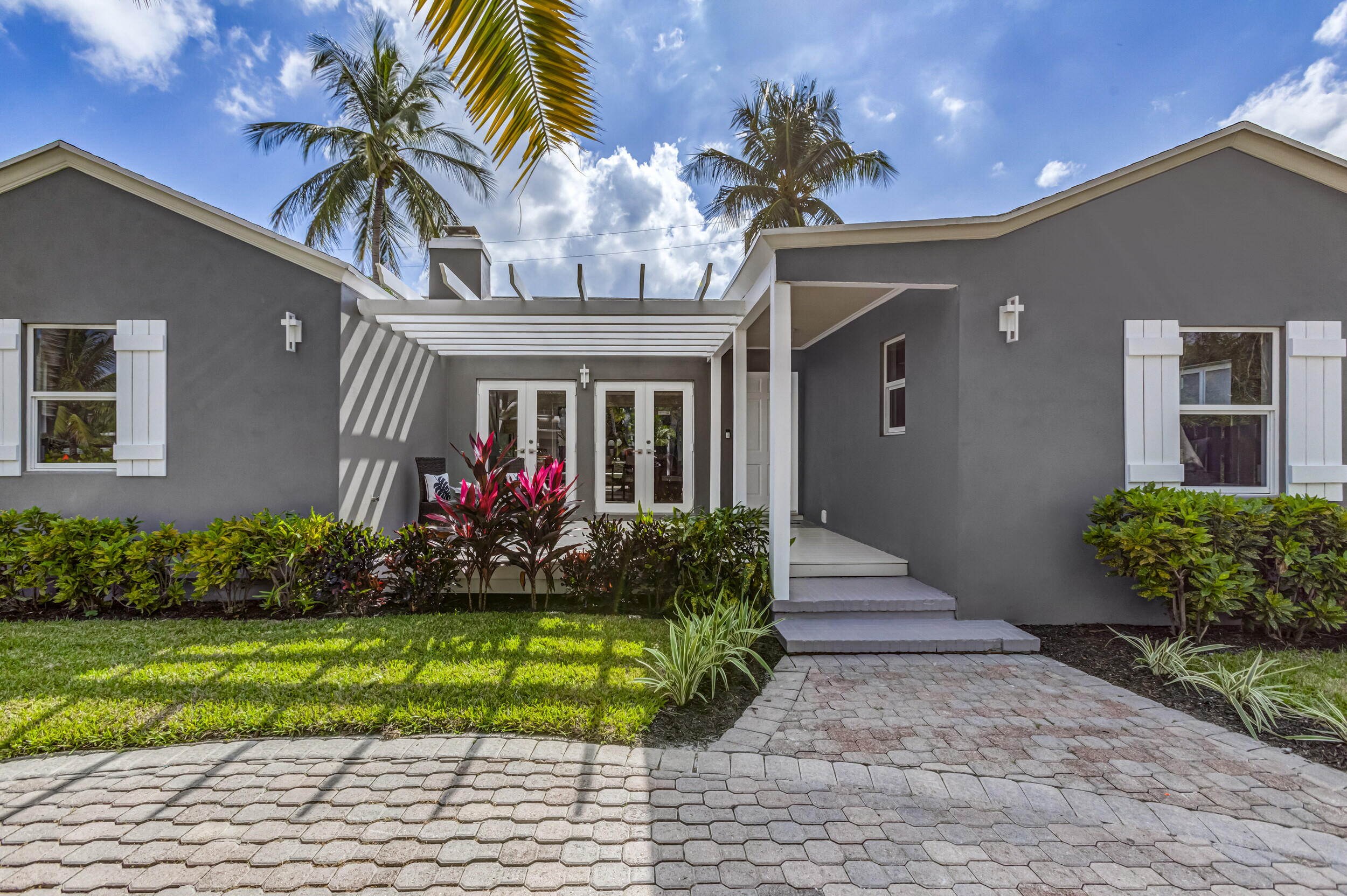 326 Monceaux Road West Palm Beach, FL 33405 - Photo 2 of 58 08_320a3684js