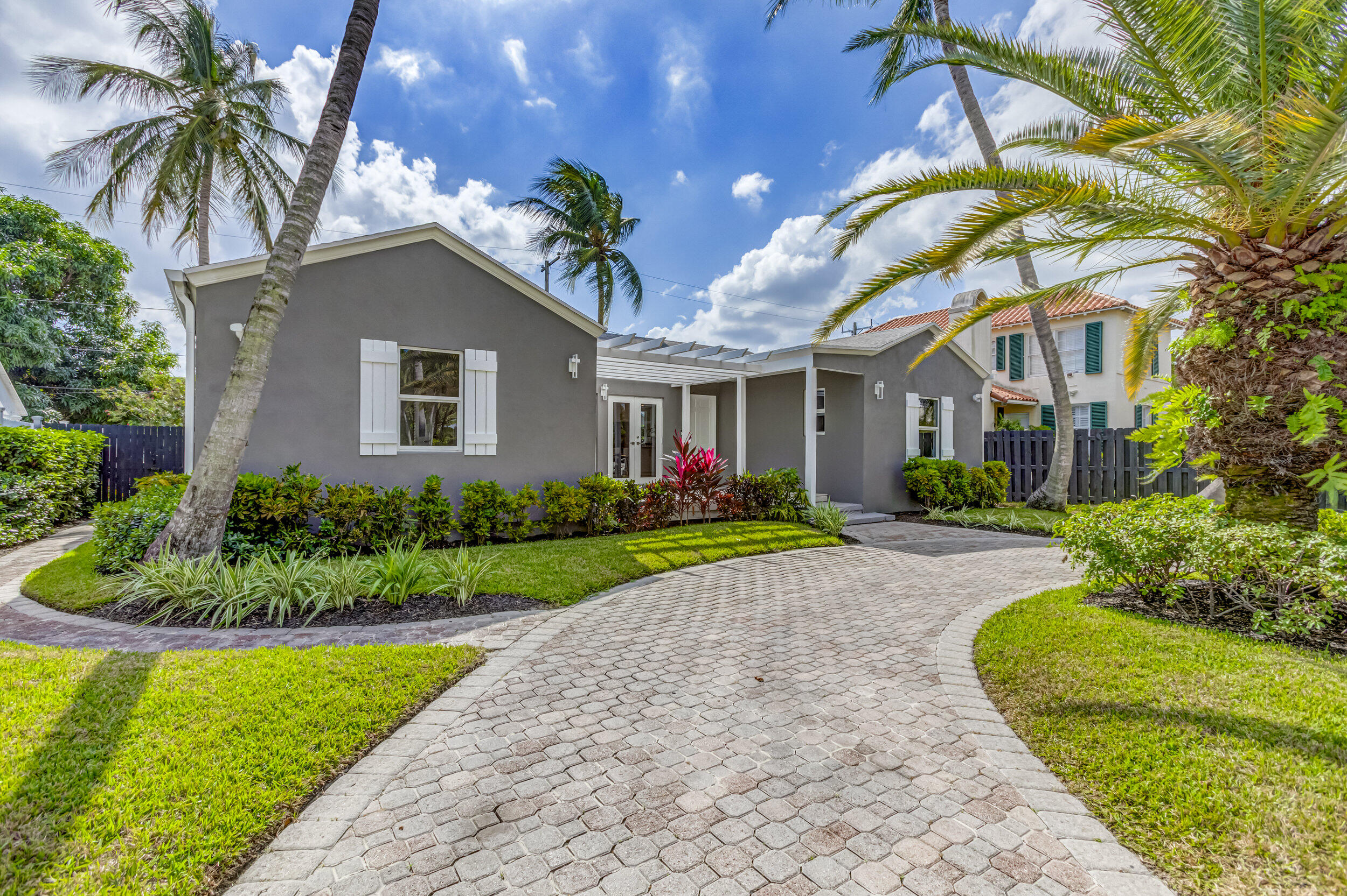 326 Monceaux Road West Palm Beach, FL 33405 - Photo 3 of 58 06_320a3674js