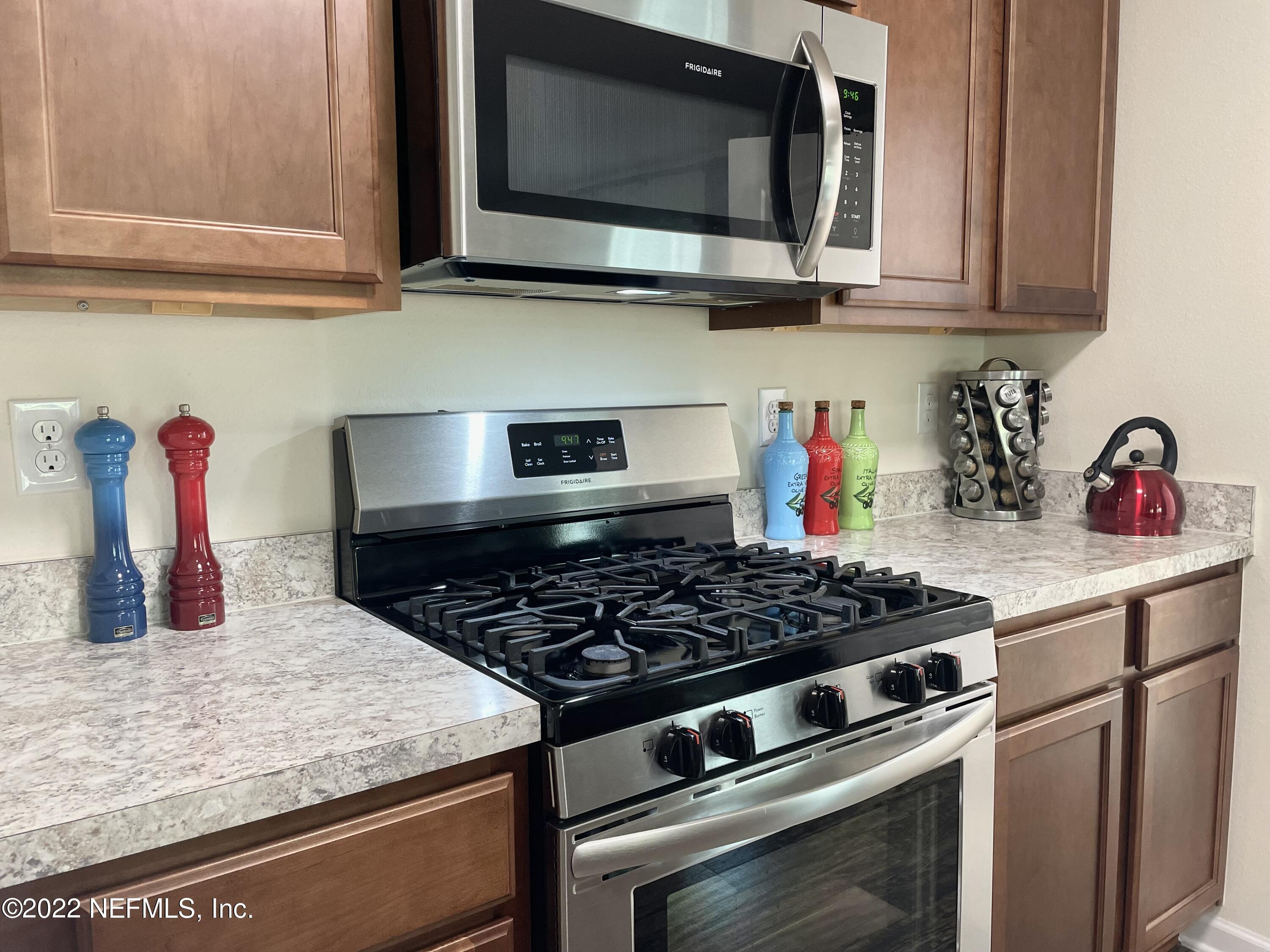 117 Lakeside Court Bunnell, FL 32110 - Photo 6 of 42 GAS RANGE