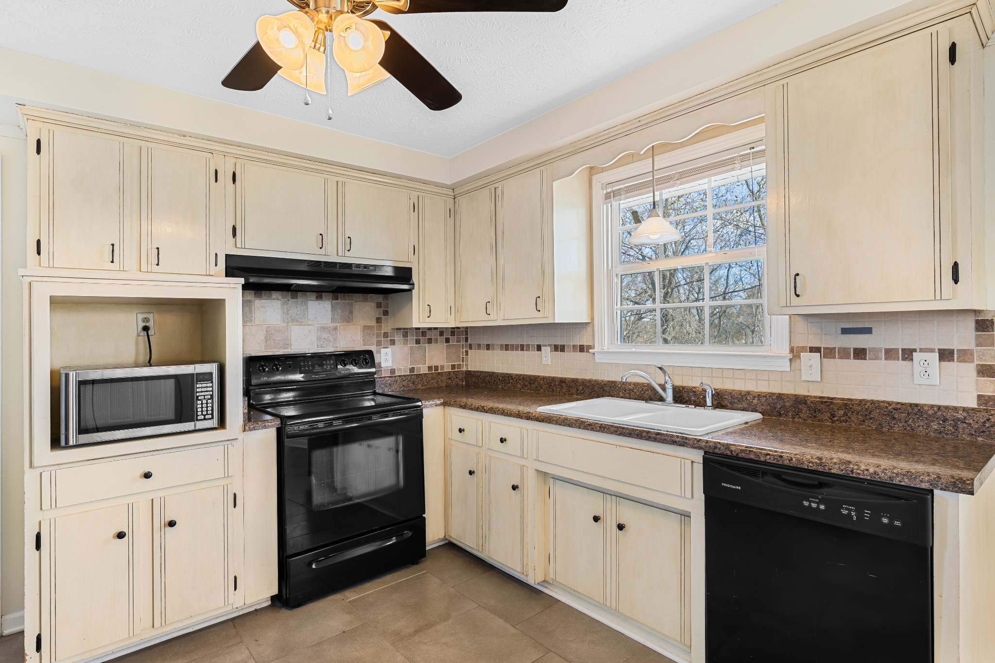 6035 Buzzard Creek Road Cedar Hill, TN 37032 - Photo 13 of 42