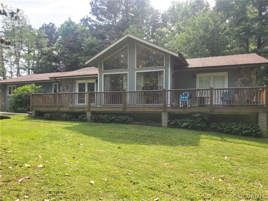 17528 Old Ridge Road Montpelier, VA 23192 - Photo 4 of 19 a front view of a house with a yard