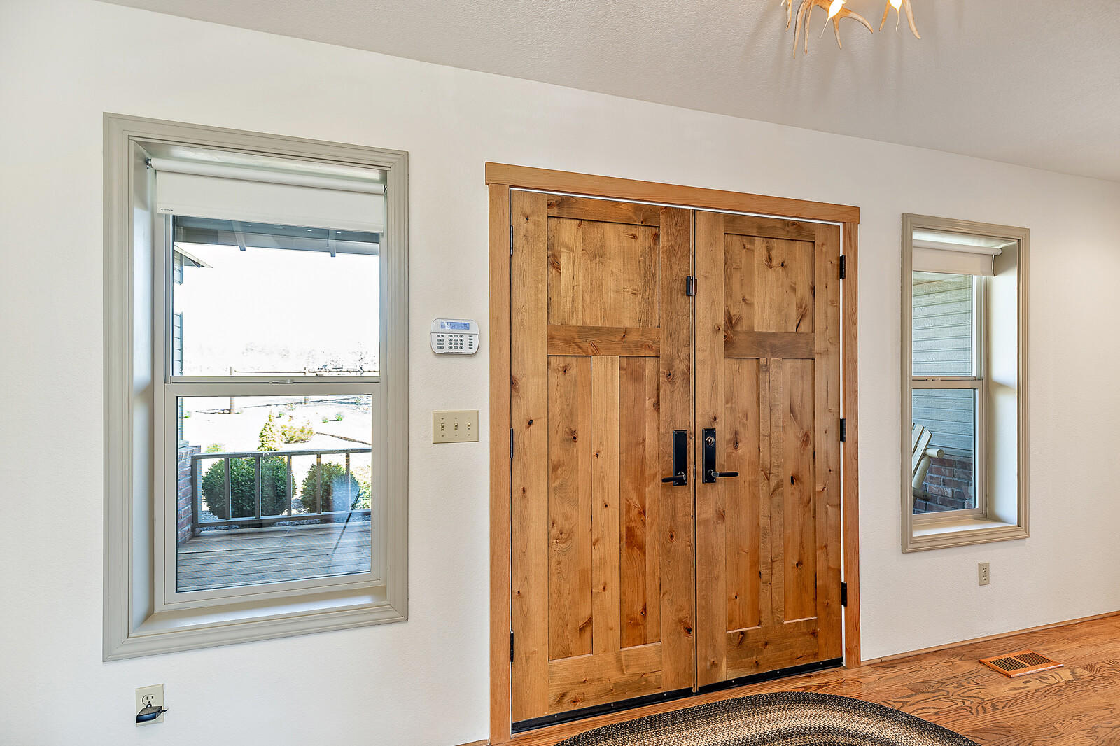 475 South Obenchain Road Eagle Point, OR 97524 - Photo 8 of 54 9-Entrance