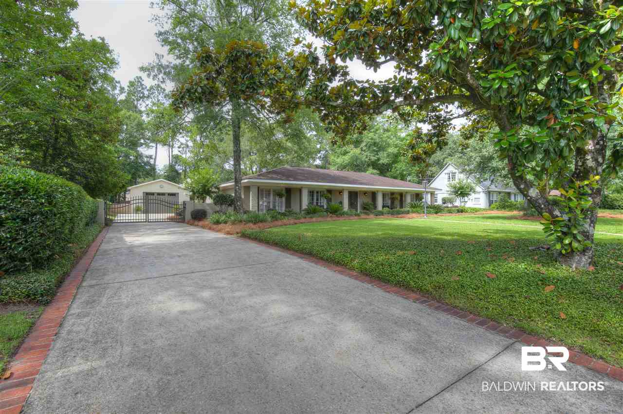3805 South Conway Drive Mobile, AL 36608 - Photo 2 of 40