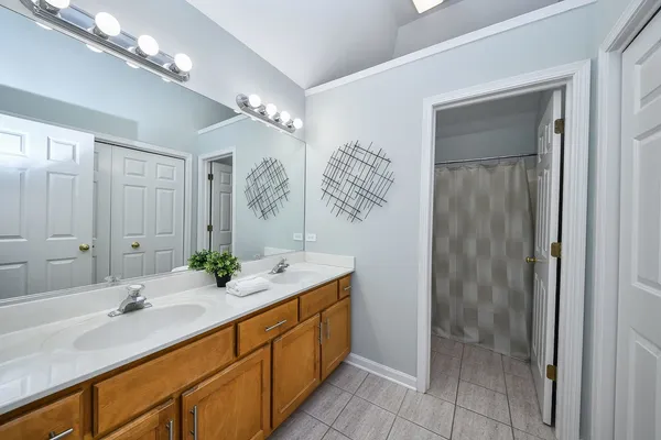 $830,000 | 640 Kendridge Court, Aurora, IL 60502