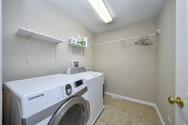 $830,000 | 640 Kendridge Court, Aurora, IL 60502