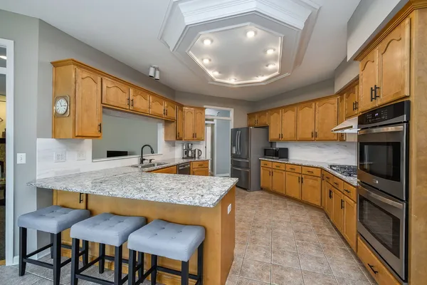 $830,000 | 640 Kendridge Court, Aurora, IL 60502