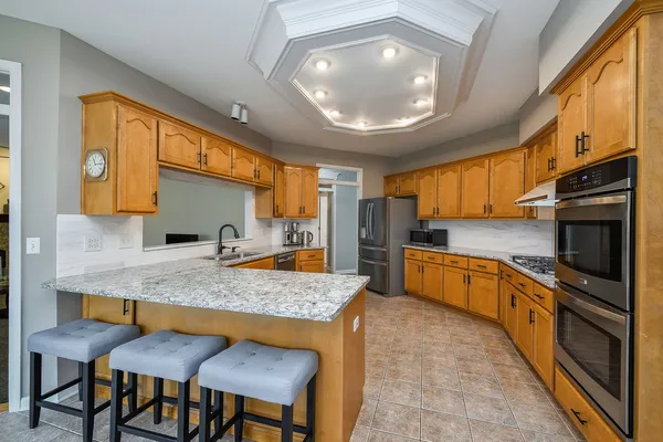 $830,000 | 640 Kendridge Court, Aurora, IL 60502