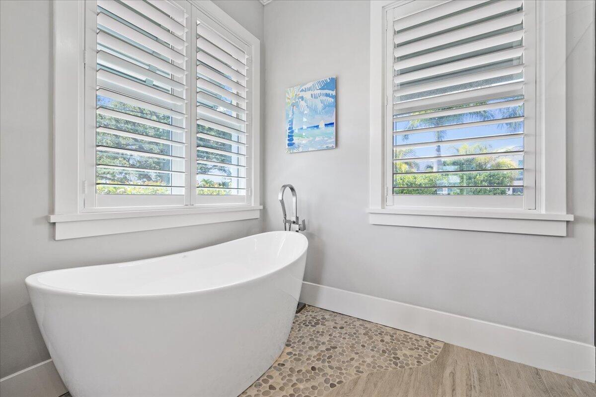 205 Body Court Jupiter, FL 33477 - Photo 32 of 75 Owners Bathroom