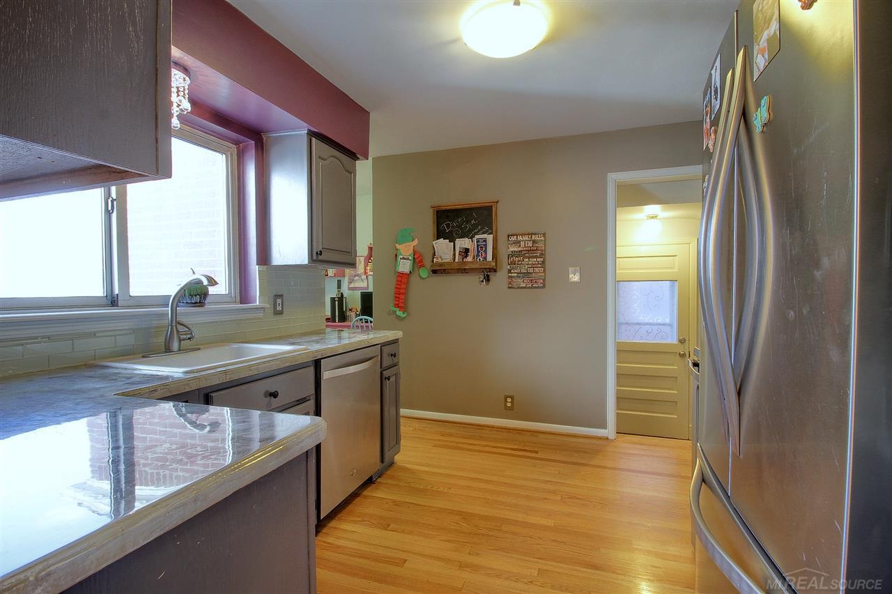 1990 Littlestone Road Grosse Pointe Woods, MI 48236 - Photo 11 of 32
