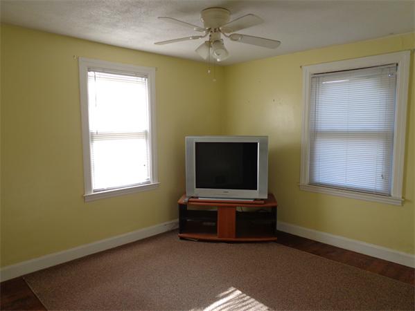 127 Winton Street Springfield, MA 01118 - Photo 11 of 12 Gallery Image 11