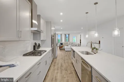 $650,000 | 20941 Bluebird Square, Sterling, VA 20165