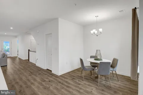 $650,000 | 20941 Bluebird Square, Sterling, VA 20165