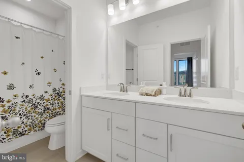 $650,000 | 20941 Bluebird Square, Sterling, VA 20165