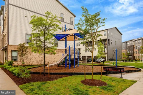 $650,000 | 20941 Bluebird Square, Sterling, VA 20165