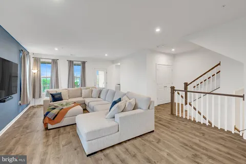 $650,000 | 20941 Bluebird Square, Sterling, VA 20165