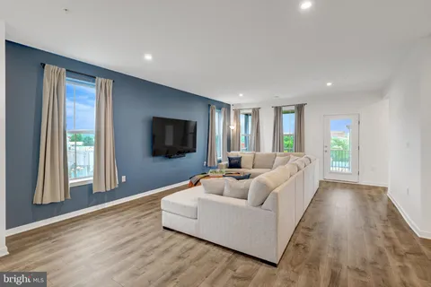 $650,000 | 20941 Bluebird Square, Sterling, VA 20165