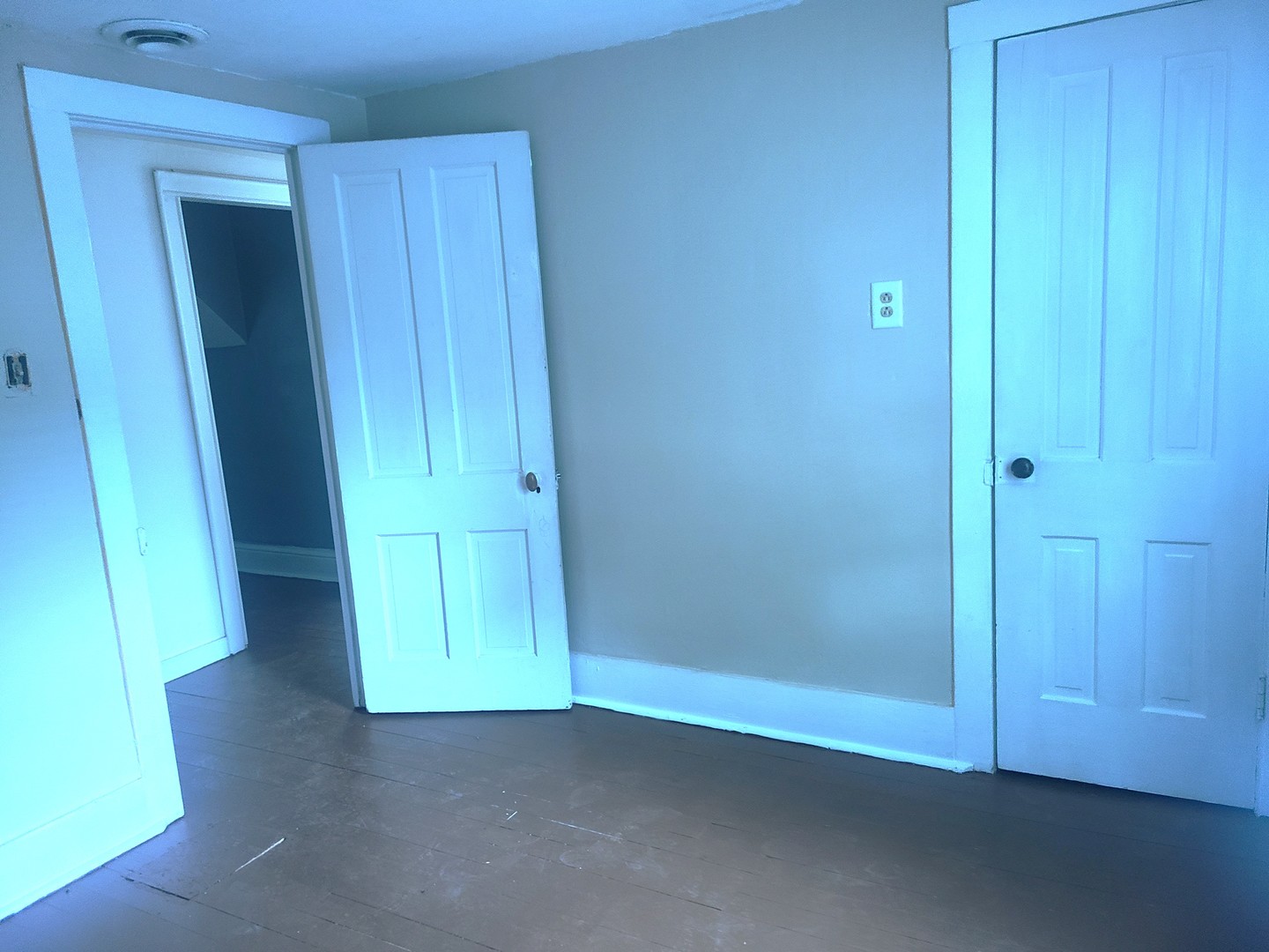 606 South 3rd Street Rochelle, IL 61068 - Photo 13 of 18 an empty room with window